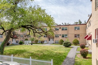 East Park Apartments in Vineland, NJ - Foto de edificio - Building Photo