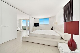 345 Ocean Dr, Unit 315 in Miami Beach, FL - Building Photo - Building Photo