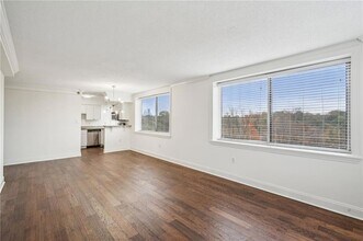 2479 Peachtree Rd NE, Unit 817 in Atlanta, GA - Building Photo - Building Photo