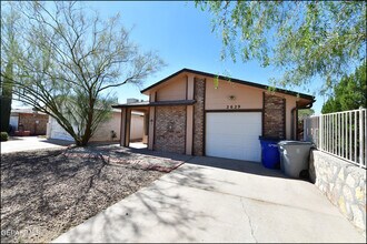 2629 Lake Victoria Dr in El Paso, TX - Building Photo - Building Photo