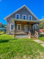 8 Howe St, Unit 1 in Augusta, ME - Building Photo