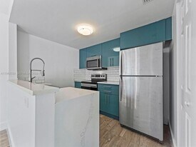 4560 SW 68th Ct Cir in Miami, FL - Building Photo