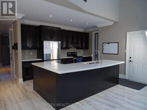 24 Lloyd Sanderson Dr in Brampton, ON - Building Photo - Building Photo