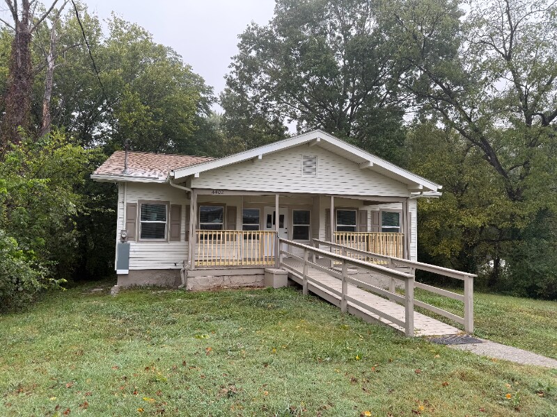 4402 Immanuel St SW in Knoxville, TN - Foto de edificio