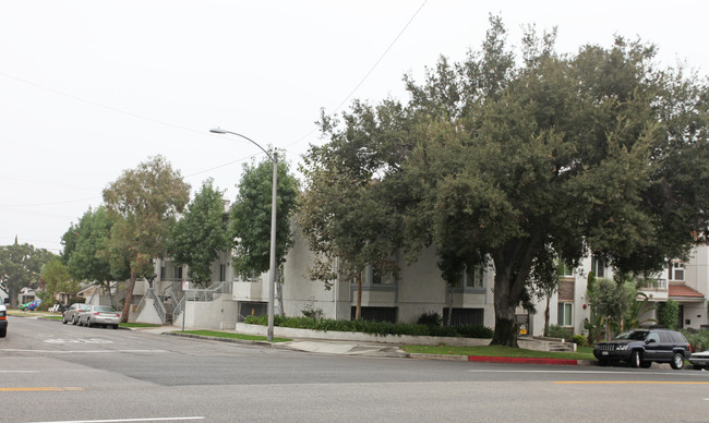 101 S 7th St in Burbank, CA - Building Photo - Building Photo