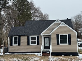 807 Pine Ave in Hopewell, VA - Building Photo