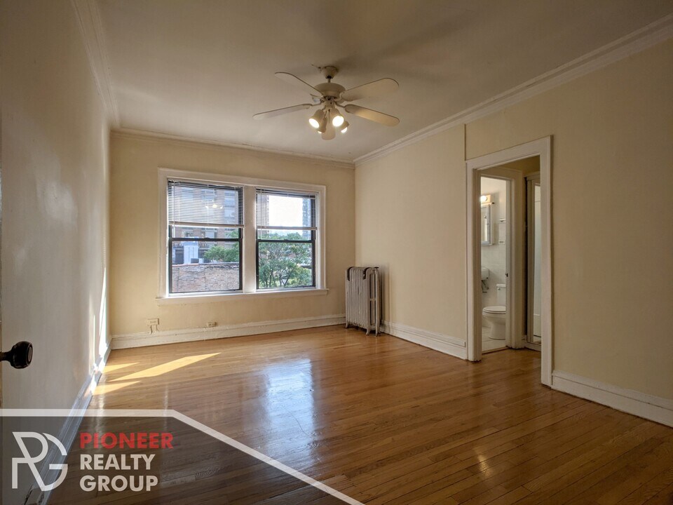 1160 N Dearborn St, Unit 514 in Chicago, IL - Building Photo