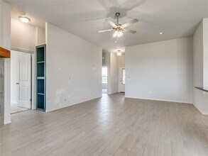 9309 Northwest 142nd Street in Yukon, OK - Foto de edificio - Building Photo