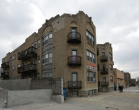 Queens Court Apartments in Philadelphia, PA - Foto de edificio - Building Photo