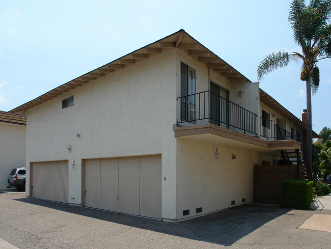 16042 Waikiki Ln in Huntington Beach, CA - Building Photo - Building Photo