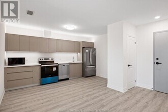 7337 Meo Blvd in Lasalle, ON - Building Photo - Building Photo