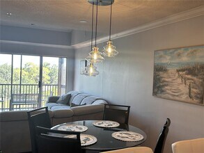 2400 Feather Sound Dr in Clearwater, FL - Building Photo - Building Photo