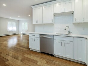 15 Albin St in Glen Cove, NY - Building Photo - Building Photo