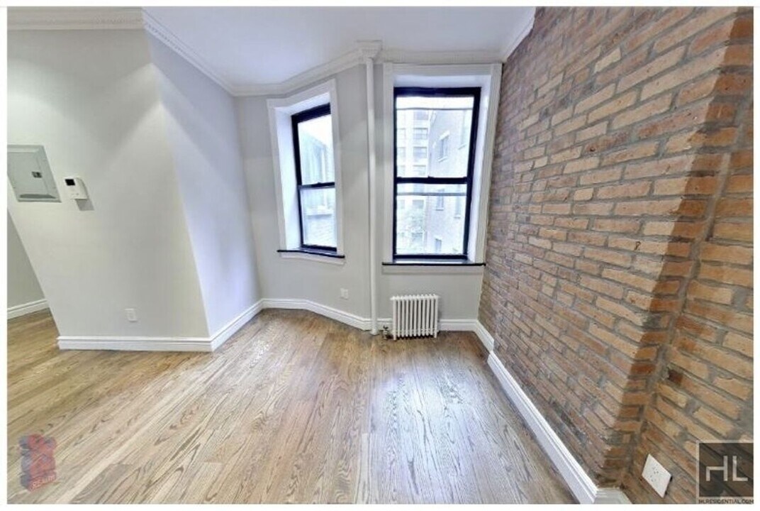 East 35th Street in New York, NY - Building Photo