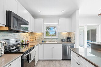 226 SW 13th Ave in Boynton Beach, FL - Building Photo - Building Photo