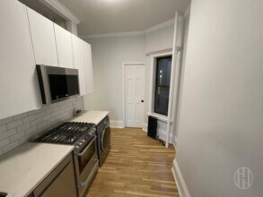 425 E 73rd St in New York, NY - Building Photo - Building Photo