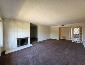 5050 N Roosevelt Ave, Unit 205 in Fresno, CA - Building Photo - Building Photo