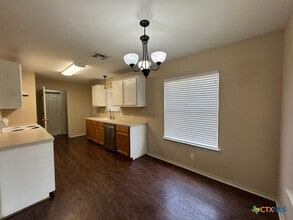 102 Clydesdale Ln in Victoria, TX - Building Photo - Building Photo