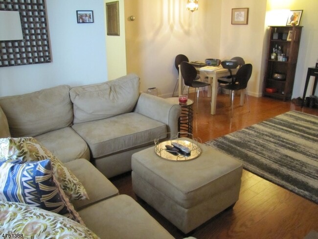 4 Macculloch Ave, Unit 5 in Morristown, NJ - Building Photo - Building Photo