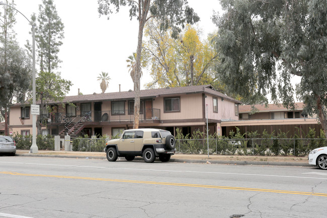 76 E Mountain St in Pasadena, CA - Building Photo - Building Photo