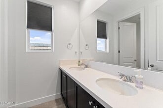 28533 Freedom Ct in Santa Clarita, CA - Building Photo - Building Photo