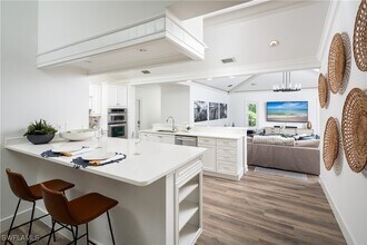 420 Palm Cir E in Naples, FL - Building Photo - Building Photo
