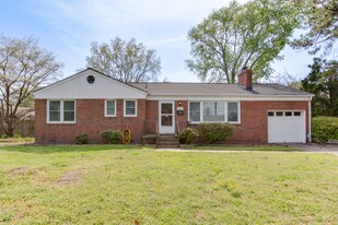 45 St Albans Dr in Hampton, VA - Building Photo