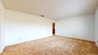 827 N Armstrong Ave in Clovis, CA - Building Photo - Building Photo