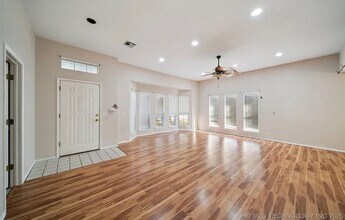 1211 W Edgewater Pl in Broken Arrow, OK - Building Photo - Building Photo