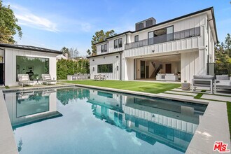 211 Veteran Ave in Los Angeles, CA - Building Photo - Building Photo