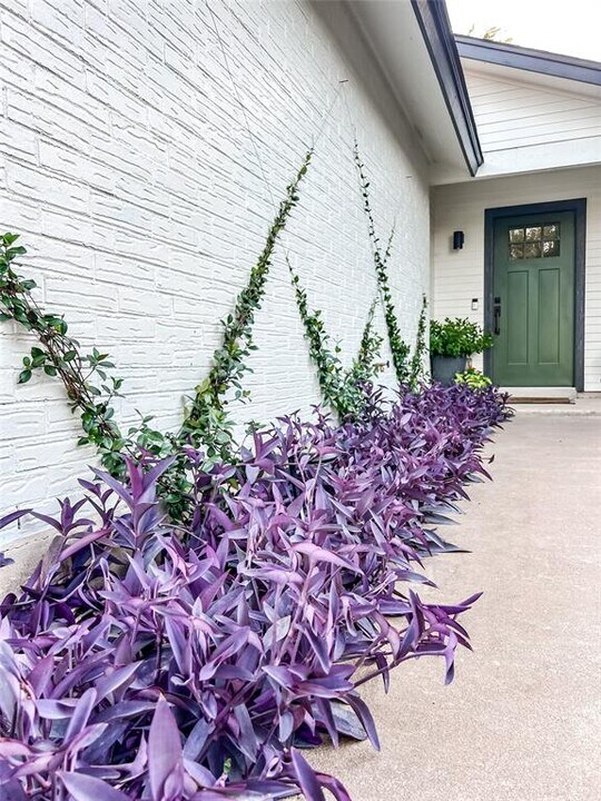 9908 Brasher Dr in Austin, TX - Building Photo
