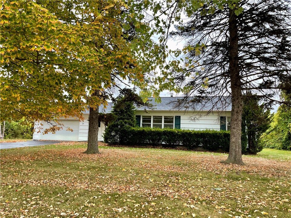 1031 Janes Rd in Rochester, NY - Building Photo