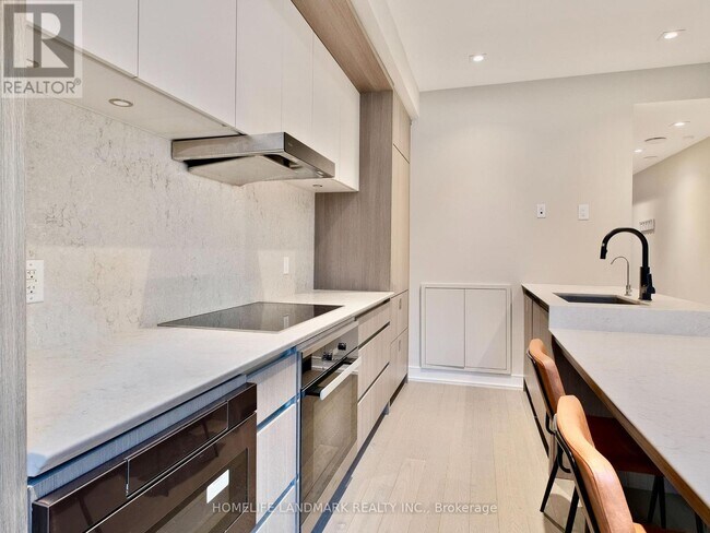 33 Dundonald St in Toronto, ON - Building Photo - Building Photo