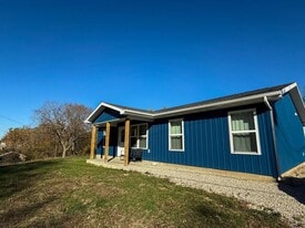 303 Lion St in Dixon, MO - Building Photo