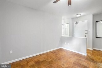 3001 Veazey Terrace NW in Washington, DC - Foto de edificio - Building Photo