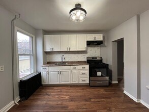 54 Harrison Ave, Unit 4 in Jersey City, NJ - Building Photo - Building Photo