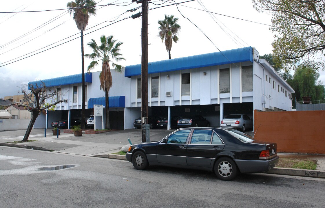 Riverton Riviera Apartments in North Hollywood, CA - Building Photo