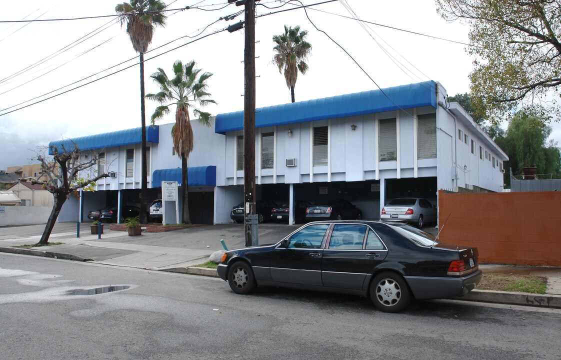 Riverton Riviera Apartments in North Hollywood, CA - Foto de edificio