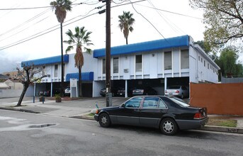 G and G Riverton Properties in North Hollywood, CA - Foto de edificio - Building Photo
