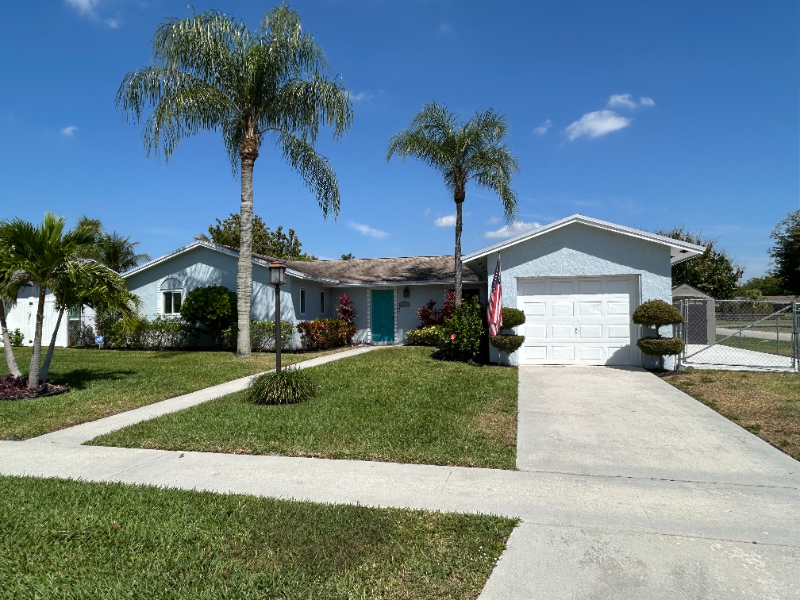6579 Country Wood Way in Delray Beach, FL - Building Photo
