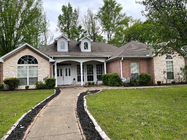 1208 River Bend Dr