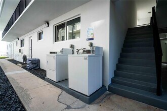 1750 S Treasure Dr in North Bay Village, FL - Building Photo - Building Photo