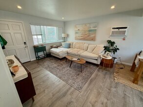 1000 Highland Ave, Unit 11 in Manhattan Beach, CA - Building Photo - Building Photo