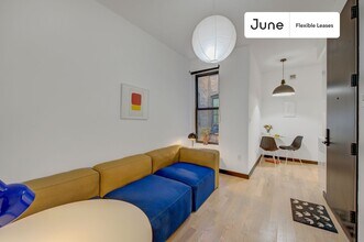 Welcoming ROOM at The Maison Suydam, Unit 1 in Brooklyn, NY - Foto de edificio - Building Photo