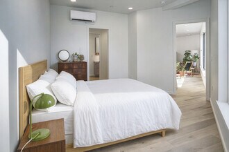 2901 SW Canby Ct, Unit 101 in Portland, OR - Building Photo - Building Photo