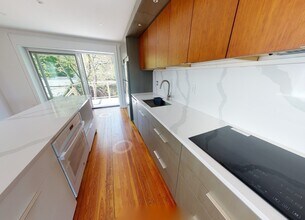 15 Colbourne Crescent in Brookline, MA - Building Photo - Building Photo