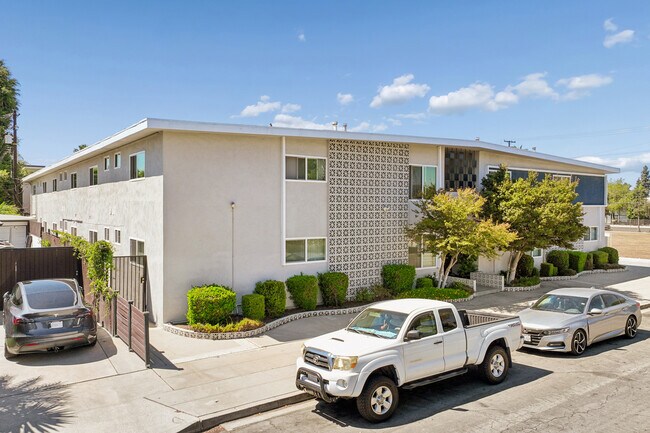 6549 Johnson Ave