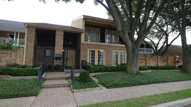 9939 Kemp Forest Dr in Houston, TX - Foto de edificio - Building Photo