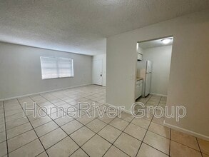 9101 W Hillsborough Ave in Tampa, FL - Building Photo - Building Photo