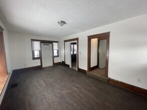 944 Baughman St in Akron, OH - Building Photo - Building Photo
